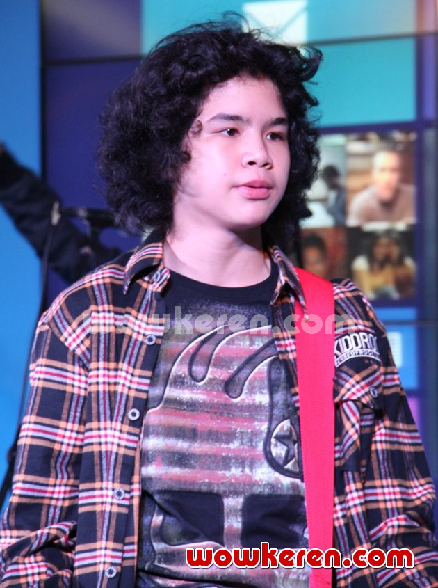 Gambar Foto Dul Jaelani Lucky Laki Saat Tampil di Acara Seminar Nova dan Windows 8.1