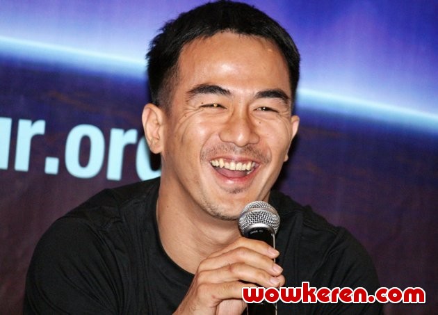 Gambar Foto Joe Taslim Saat Jumpa Pers 'EarthHour 60+'
