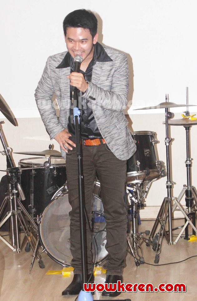 Foto Ryan Tedja Saat Rilis Single 'Menyesalnya Aku' - Foto 2 dari 15