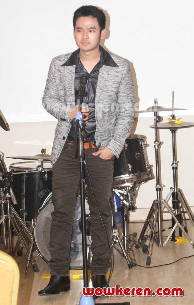 Foto Ryan Tedja Saat Rilis Single 'Menyesalnya Aku' - Foto 2 dari 15