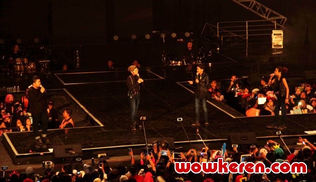 Gambar Foto Penampilan Coboy Junior di 'Farewell Concert'