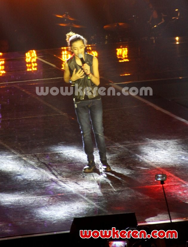 Gambar Foto Penampilan Solo Bastian di 'Farewell Concert'