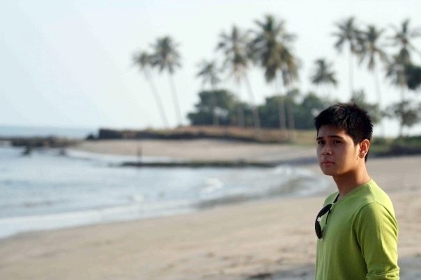 Gambar Foto Petra Sihombing Nikmati Liburan di Pantai