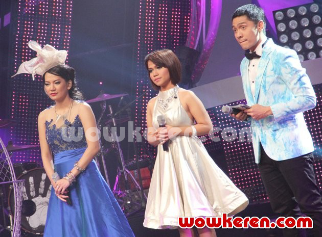 Gambar Foto Adi Nugroho Bersama kedua Grand Finalis New AFI 2013