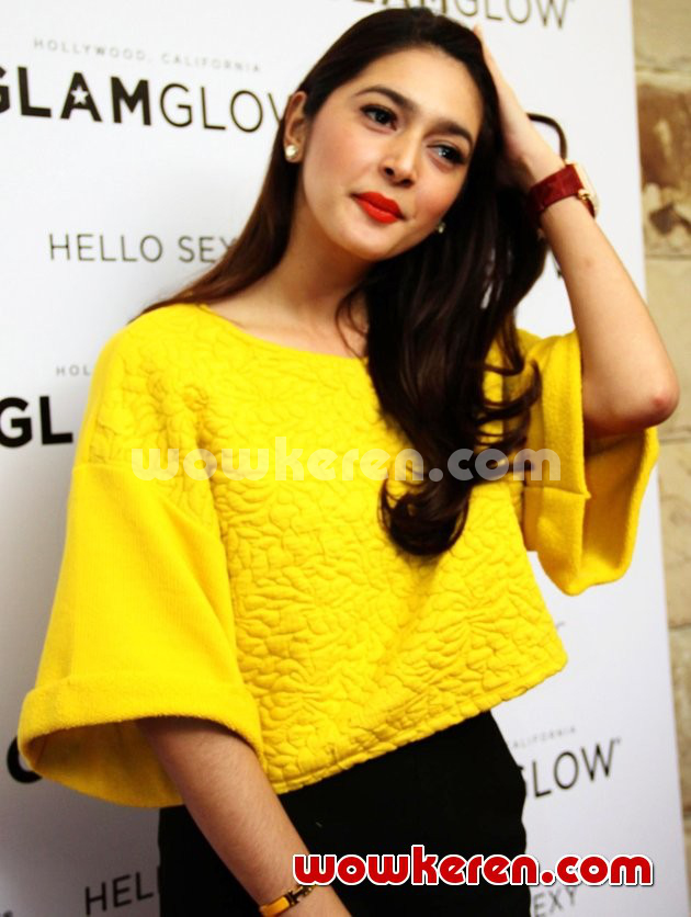 Gambar Foto Nabila Syakieb Hadir di Acara 'GlamGlow Cocktail Party'