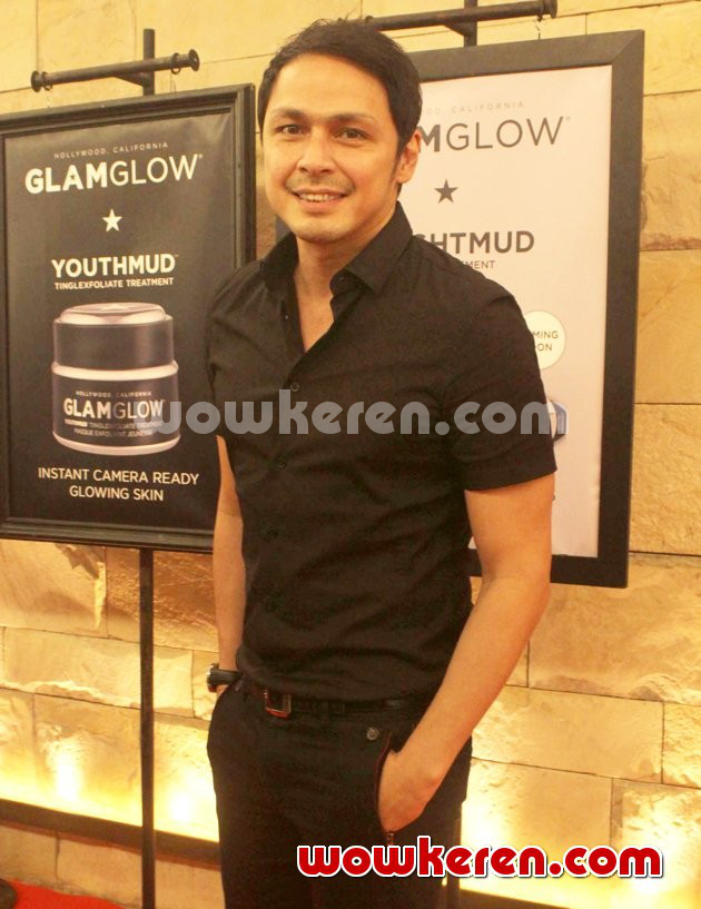 Gambar Foto Thomas Djorghi Hadir di Acara 'GlamGlow Cocktail Party'