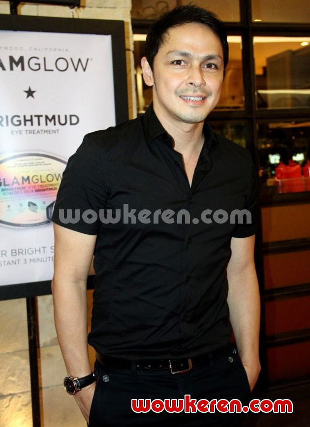 Gambar Foto Thomas Djorghi Hadir di Acara 'GlamGlow Cocktail Party'