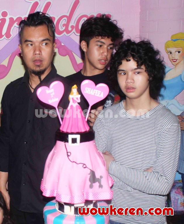 Gambar Foto Ahmad Dhani, El Rumi dan Dul Jaelani di Pesta Ulang Tahun Safeea