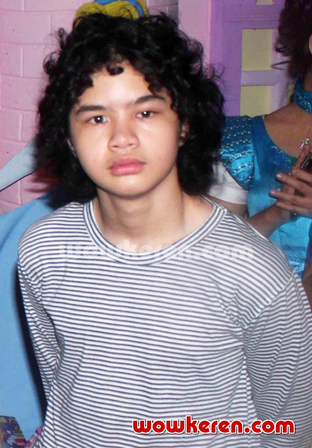 Foto Safeea Ditemani Ahmad Dhani dan Mulan Jameela di Foto Safeea Ditemani Ahmad Dhani dan Mulan Jameela di