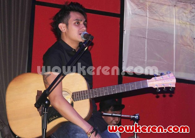 Gambar Foto Vicky Nitinegoro Tampil di Perayaan Ulang Tahun Aura Kasih