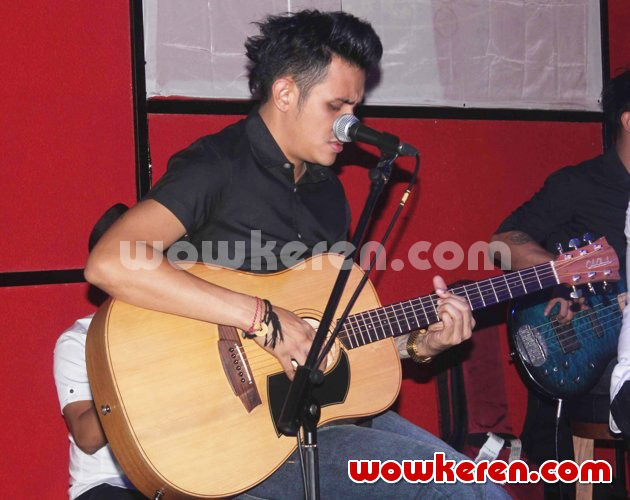 Gambar Foto Vicky Nitinegoro Tampil di Perayaan Ulang Tahun Aura Kasih