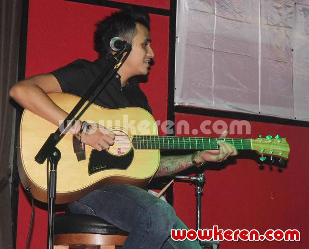 Gambar Foto Vicky Nitinegoro Tampil di Perayaan Ulang Tahun Aura Kasih