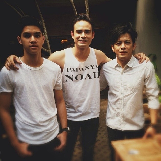 Gambar Foto Al Ghazali, Ashraf Sinclair dan Ariel Kompak Berbaju Putih