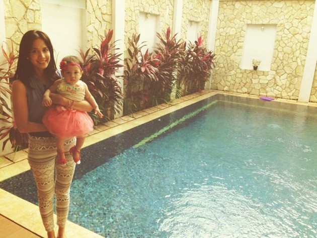 Gambar Foto Fanny Fabriana Berpose dengan Kimora