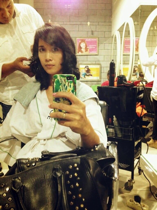 Gambar Foto Fanny Fabriana Tengah di Salon