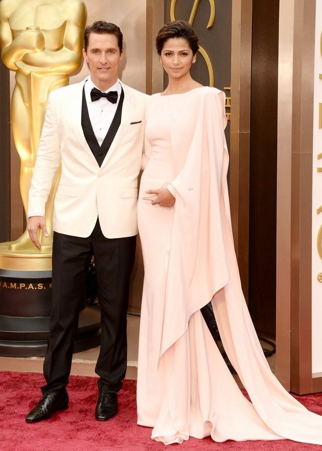 Gambar Foto Matthew McConaughey dan Camila Alves di Red Carpet Oscar 2014
