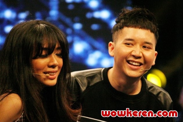 Gambar Foto Dea Ananda dan Rangga Moela SM*SH di Acara 'Slide Show'