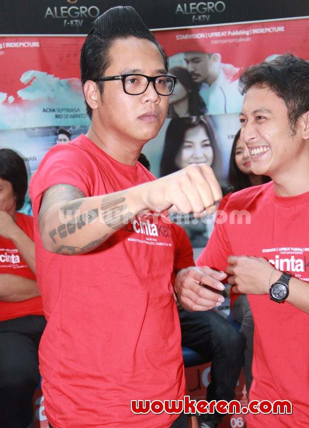 Gambar Foto Gofar Hilman dan Dimas Anggara di Premiere Film 'Aku Cinta Kamu'