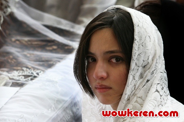 Gambar Foto Nia Ramadhani Terpukul dengan Kepergian Ayahnya