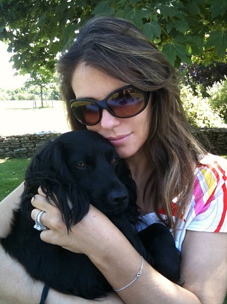 Gambar Foto Elizabeth Hurley Memiliki Seorang Anak Lelaki Bernama Damian Charles Hurley