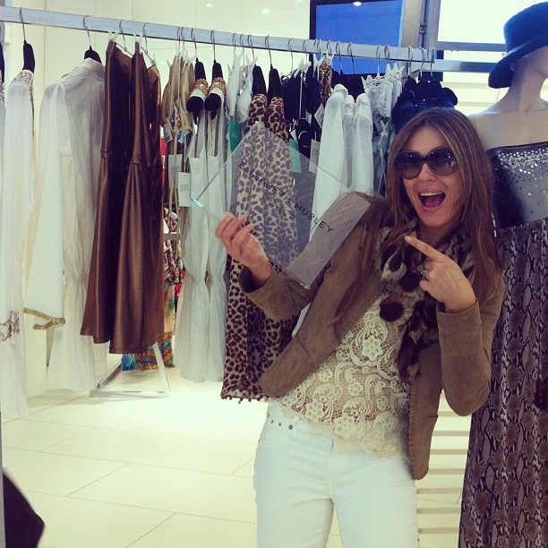 Gambar Foto Elizabeth Hurley Model dan Aktris Asal Inggris