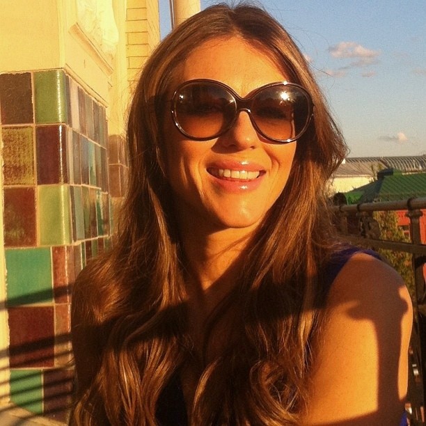 Gambar Foto Elizabeth Hurley Model dan Aktris Asal Inggris