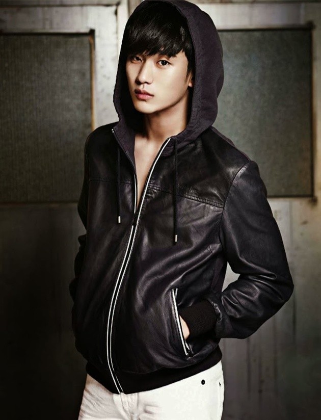 Gambar Foto Kim Soo Hyun di Majalah Esquire Korea Edisi Maret 2014