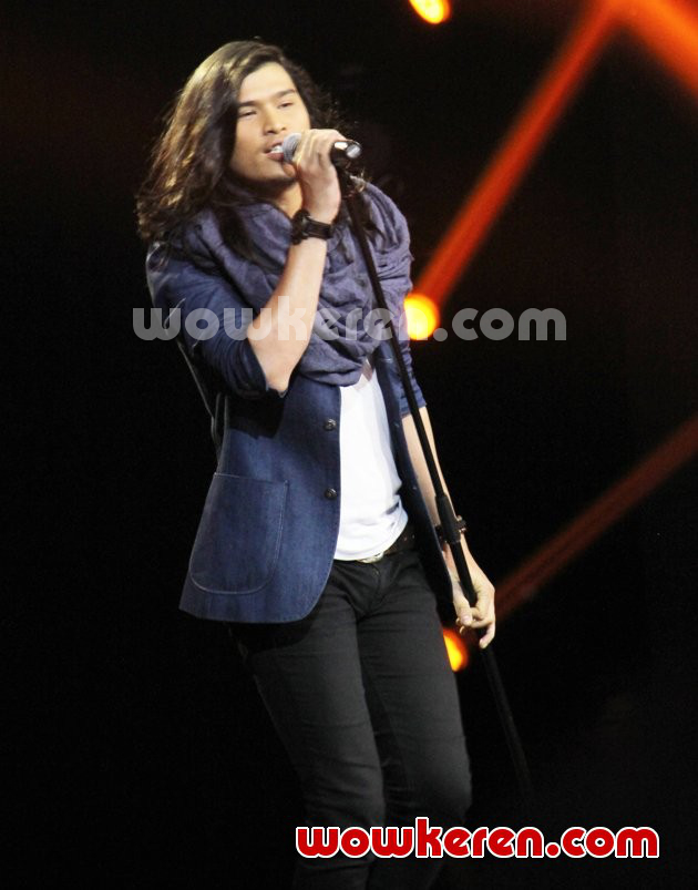 Gambar Foto Muhammad Devirzha Tampil Nyanyikan Lagu 'Daylight'