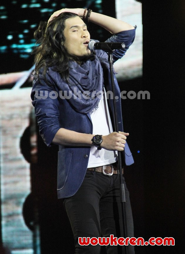 Gambar Foto Muhammad Devirzha Tampil Nyanyikan Lagu 'Daylight'