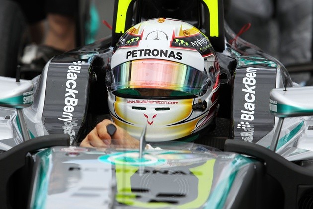 Gambar Foto Lewis Hamilton dari Tim Mercedes