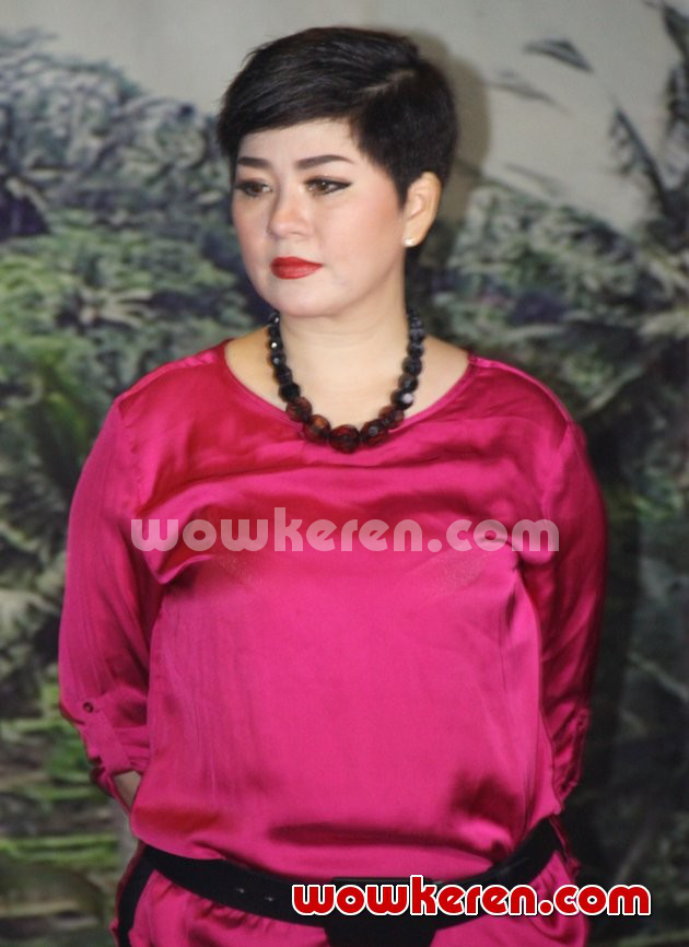Gambar Foto Prosesi Dewinta Bahar Berganti Nama Menjadi Dewinta