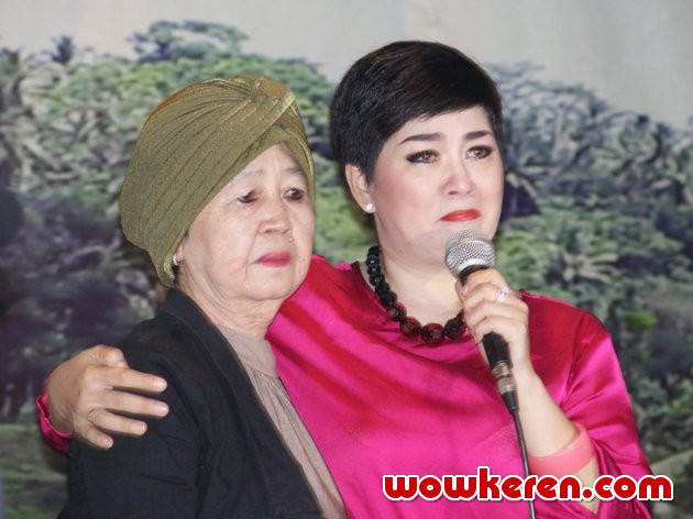 Gambar Foto Prosesi Dewinta Bahar Berganti Nama Menjadi Dewinta