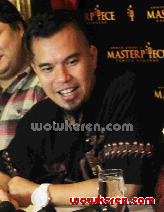 Gambar Foto Ahmad Dhani Saat Pembukaan Karaoke 'Ahmad Dhani's Masterpiece Family'