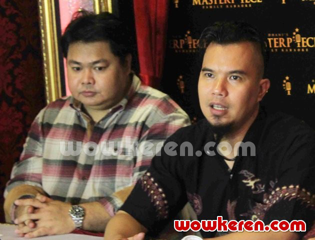 Gambar Foto Ahmad Dhani Saat Pembukaan Karaoke 'Ahmad Dhani's Masterpiece Family'