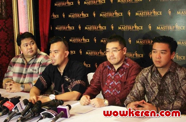 Gambar Foto Ahmad Dhani Saat Pembukaan Karaoke 'Ahmad Dhani's Masterpiece Family'