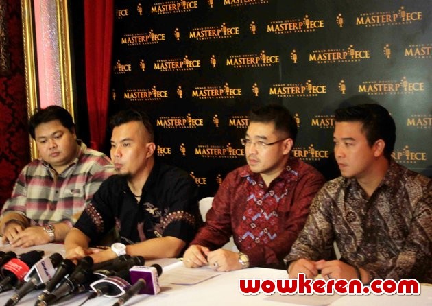 Gambar Foto Ahmad Dhani Saat Pembukaan Karaoke 'Ahmad Dhani's Masterpiece Family'