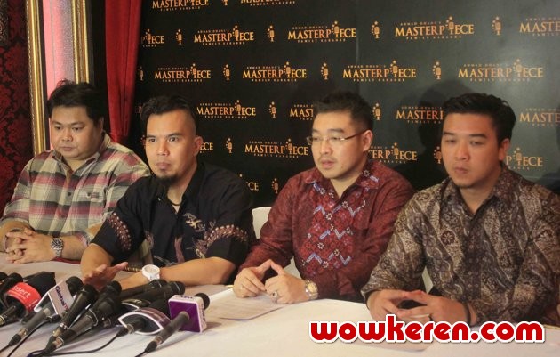 Gambar Foto Ahmad Dhani Saat Pembukaan Karaoke 'Ahmad Dhani's Masterpiece Family'