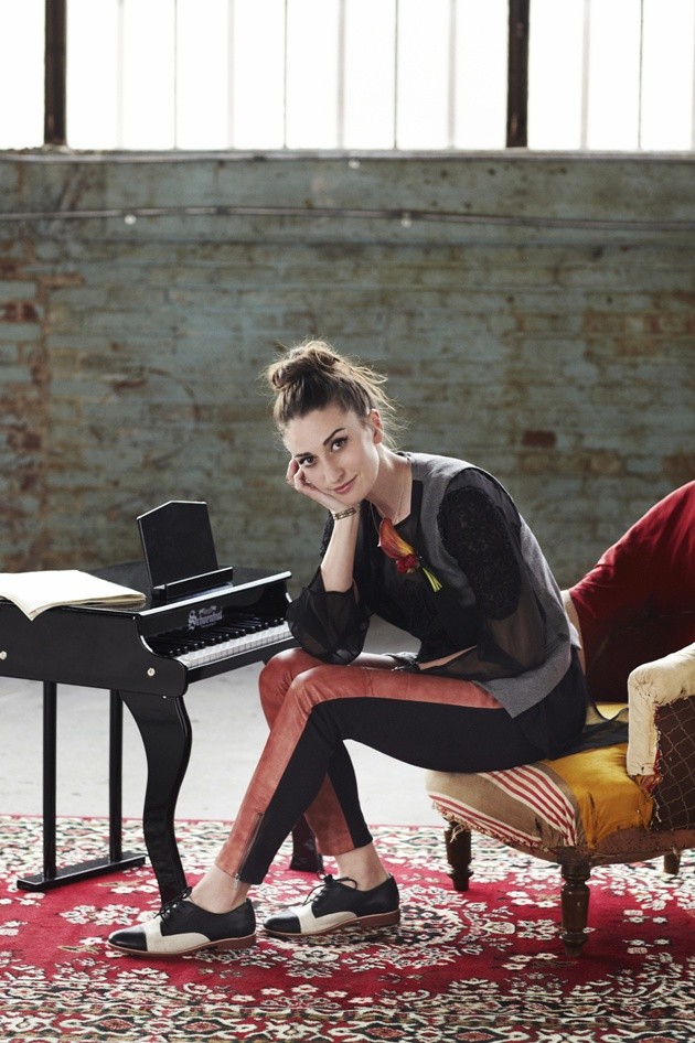 Foto Sara Bareilles Photoshoot - Foto 2 dari 5