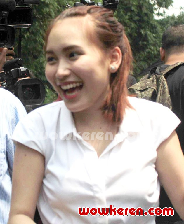 Gambar Foto Ayu Ting Ting Saat Datangi Pengadilan Agama Depok