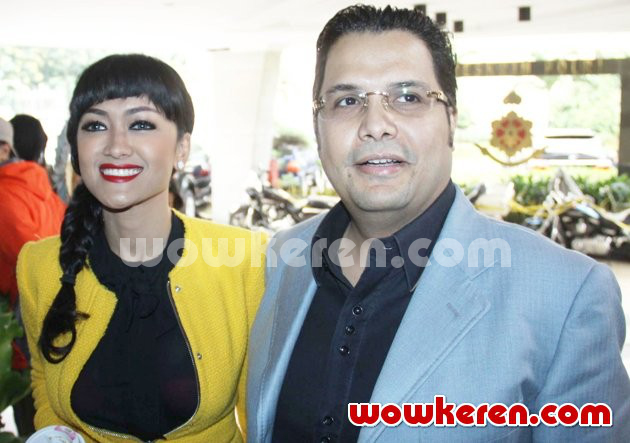 Gambar Foto Julia Perez Saat Datangi Mabes Polri