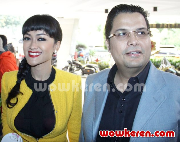 Gambar Foto Julia Perez Saat Datangi Mabes Polri