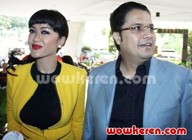 Gambar Foto Julia Perez Saat Datangi Mabes Polri