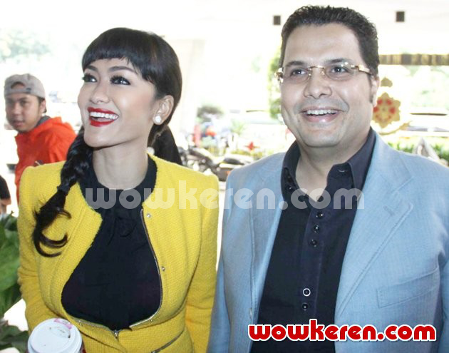 Gambar Foto Julia Perez Saat Datangi Mabes Polri