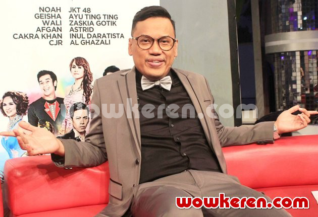 Gambar Foto Uya Kuya Saat Jumpa Pers Perayaan Ulang Tahun ANTV