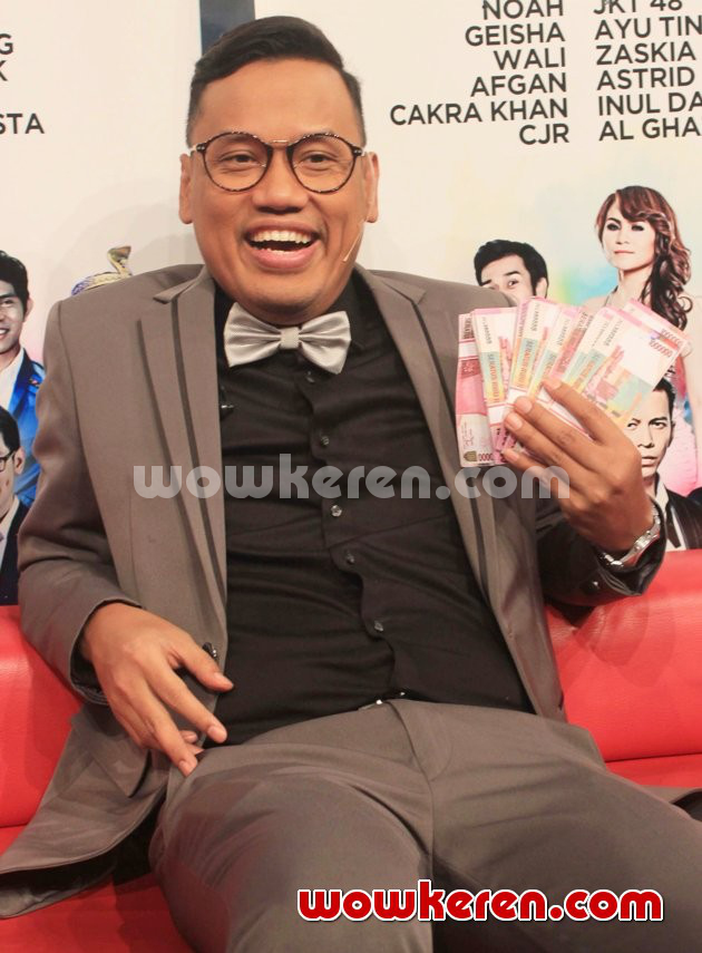 Gambar Foto Uya Kuya Saat Jumpa Pers Perayaan Ulang Tahun ANTV