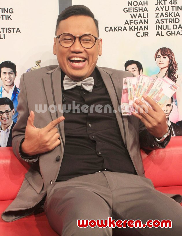 Gambar Foto Uya Kuya Saat Jumpa Pers Perayaan Ulang Tahun ANTV