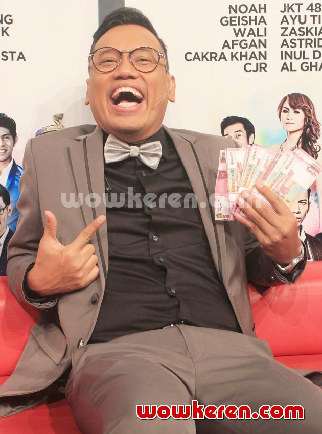Gambar Foto Uya Kuya Saat Jumpa Pers Perayaan Ulang Tahun ANTV