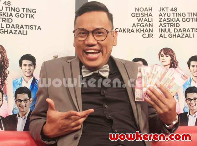 Gambar Foto Uya Kuya Saat Jumpa Pers Perayaan Ulang Tahun ANTV