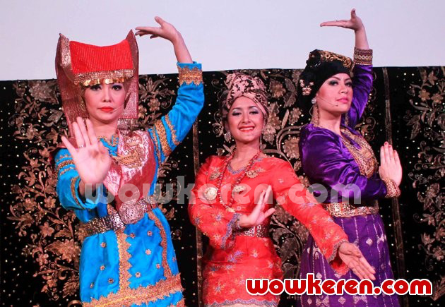 Foto Be3 Saat Tampil di Acara 'Sabana Rancak Sumateraku'