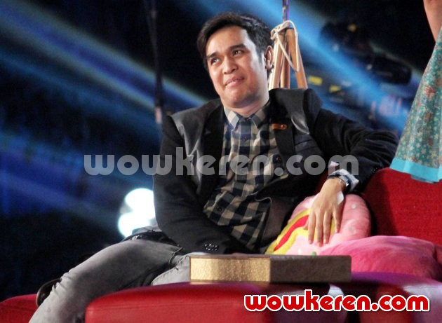 Gambar Foto Aksi Olga Syahputra di Ulang Tahun 'Dahsyat' yang ke-6